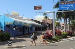 This Townsville Backpackers hostel is closest hostel to Greyhound bus and ferry terminal.About 500m to the beach or city center. :O>